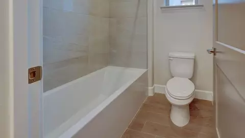 Bath - 2936 Trenton Ave, Clovis, CA 93619 photo 5 of 5