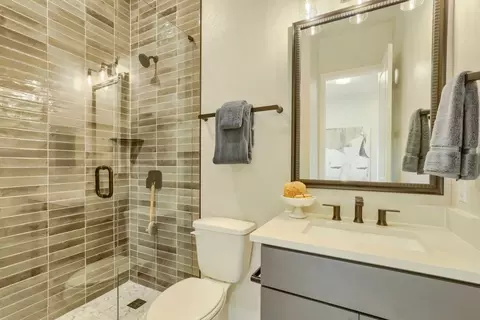 Bath - 336 Ridgeway Ln, Georgetown, TX 78628 photo 3 of 5