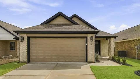 1707 Acts Ln, Ennis, TX 75119