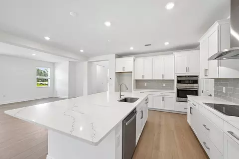 Kitchen - 8913 Deep Horizon Loop, Parrish, FL 34219 photo 3 of 5