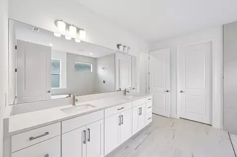 Bath - 8913 Deep Horizon Loop, Parrish, FL 34219 photo 1 of 3
