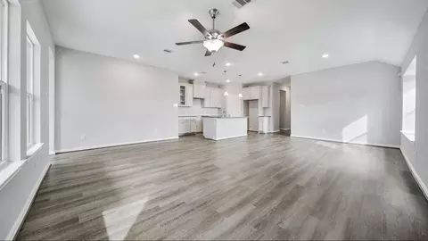 Living - 206 Painters Ridge Ct, Willis, TX 77318 photo 2 of 3