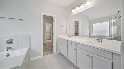 Bath - 206 Painters Ridge Ct, Willis, TX 77318 photo 1 of 10