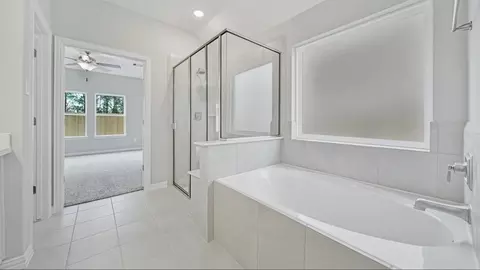 Bath - 206 Painters Ridge Ct, Willis, TX 77318 photo 2 of 10