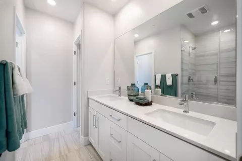 Bath - 2116 Latham St, Mountain View, CA 94040 photo 7 of 9