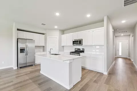 Kitchen - 804 Rockcloud Dr, Haslet, TX 76052 photo 3 of 6
