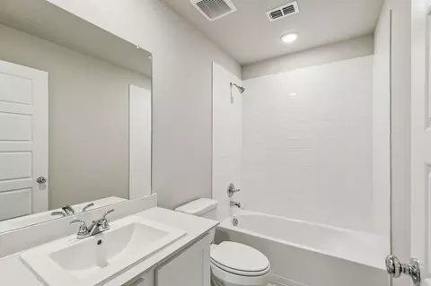 Bath - 804 Rockcloud Dr, Haslet, TX 76052 photo 3 of 9