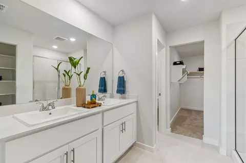 Bath - 804 Rockcloud Dr, Haslet, TX 76052 photo 5 of 9