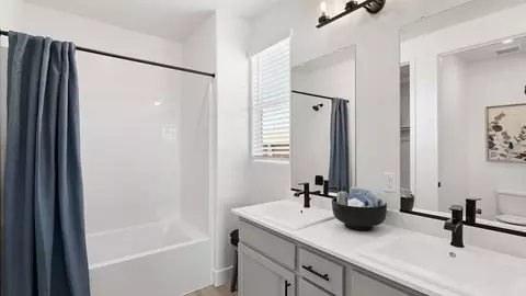 Bath - 7300 Brenner Pass Way, Bakersfield, CA 93313 photo 1 of 5