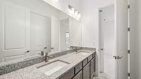 Bath - 12243 White Blossom Ct, Parrish, FL 34219 photo 6 of 9
