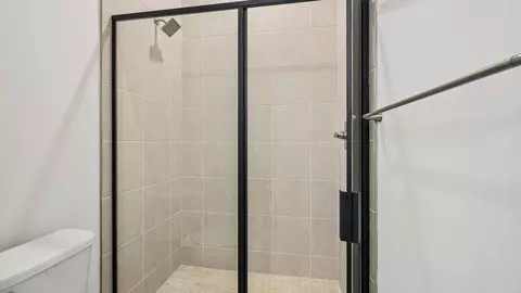 Bath - 12243 White Blossom Ct, Parrish, FL 34219 photo 7 of 9
