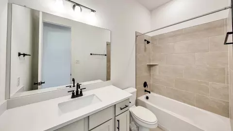 Bath - 321 Sterling Ridge Dr, Leander, TX 78641 photo 3 of 3