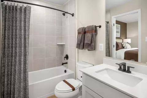 Bath - 2127 Summit Way SE, Washington, DC 20020 photo 4 of 5