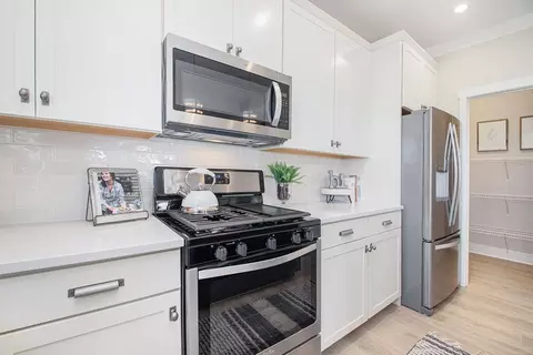 Kitchen - 6225 Comiskey Rd, Stevensville, MI 49127 photo 3 of 4