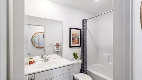 Bath - 16613 Blue Pine St, La Pine, OR 97739 photo 3 of 4