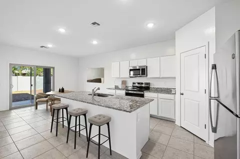 Kitchen - 6423 S 78th Ln, Phoenix, AZ 85043 photo 1 of 4