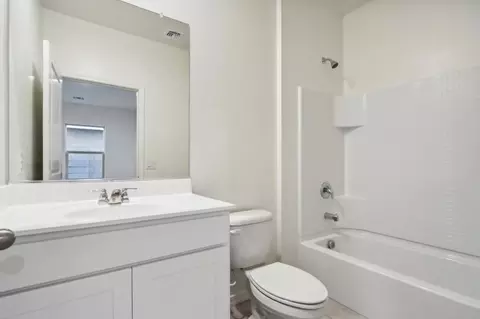 Bath - 6423 S 78th Ln, Phoenix, AZ 85043 photo 3 of 3