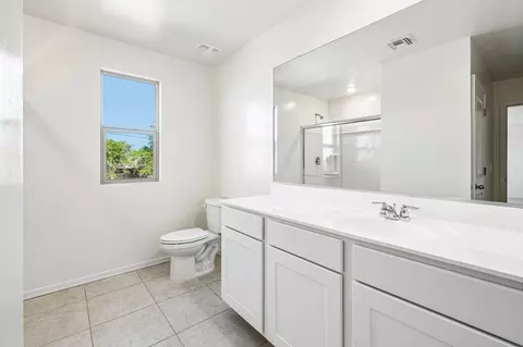 Bath - 6423 S 78th Ln, Phoenix, AZ 85043 photo 1 of 3