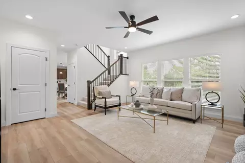 Living - 206 Century Farm Dr, Union, MO 63084 photo 3 of 8