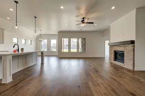 Living - 7201 E Oakland St, Broken Arrow, OK 74014 photo 5 of 8