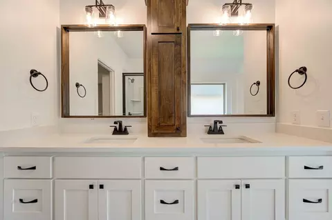 Bath - 7201 E Oakland St, Broken Arrow, OK 74014 photo 7 of 9