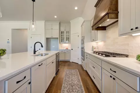 Kitchen - 7201 E Oakland St, Broken Arrow, OK 74014 photo 3 of 10