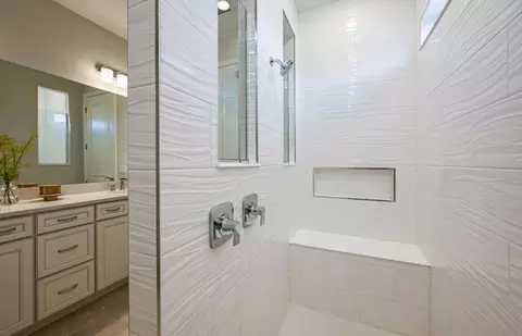 Bath - 16918 Canary Trl, Parrish, FL 34219 photo 2 of 6