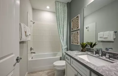 Bath - 16918 Canary Trl, Parrish, FL 34219 photo 4 of 6