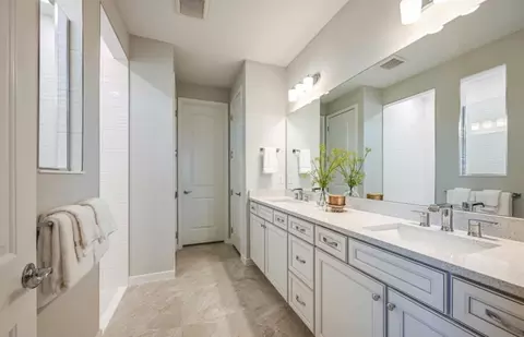 Bath - 16918 Canary Trl, Parrish, FL 34219 photo 1 of 6