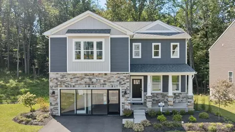 301 Dye Ln, Morgantown, WV 26501
