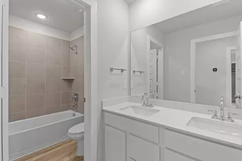 Bath - 5503 Franklin Hls, Von Ormy, TX 78073 photo 2 of 5