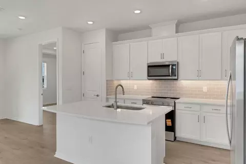 Kitchen - 7567 Sea Oak Ct, Parrish, FL 34219 photo 3 of 8