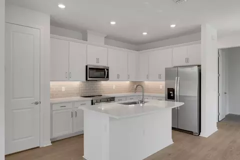Kitchen - 7567 Sea Oak Ct, Parrish, FL 34219 photo 5 of 8