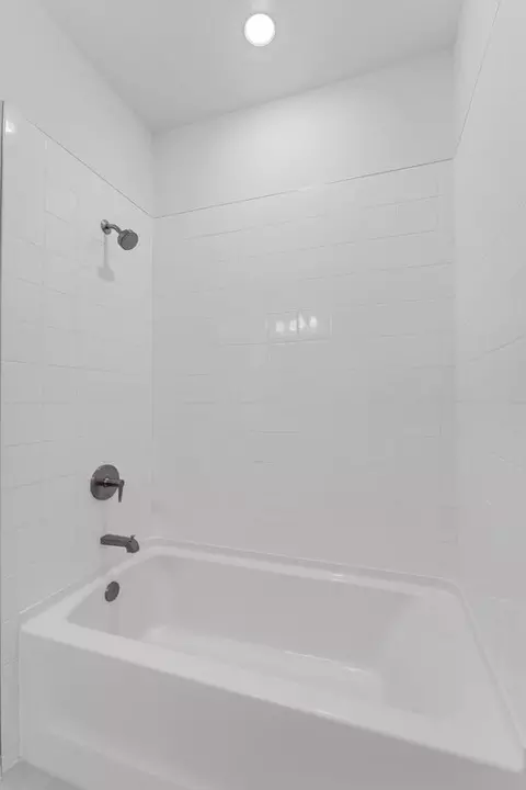 Bath - 7567 Sea Oak Ct, Parrish, FL 34219 photo 3 of 4