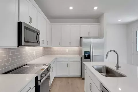 Kitchen - 7567 Sea Oak Ct, Parrish, FL 34219 photo 4 of 8