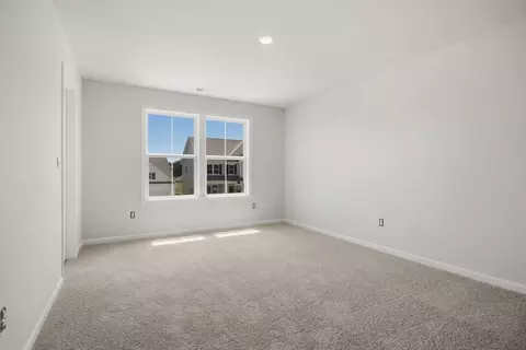 Bedroom - 552 Hydrangea St, Seneca, SC 29678 photo 4 of 7