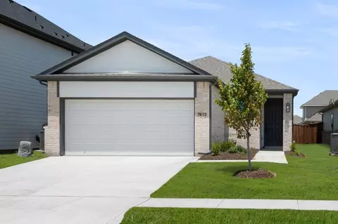 7412 Summer Sunset Dr, Krum, TX 76249