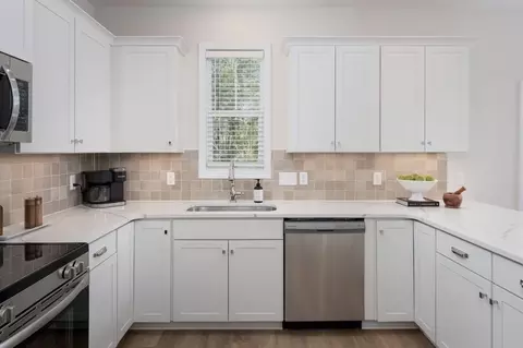 Kitchen - Edens Lane, Hampstead, NC 28443 photo 3 of 5