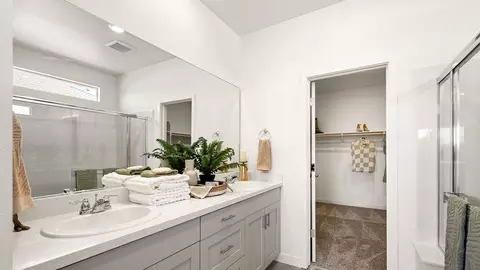 Bath - 2538 Tish Tang Way, Redding, CA 96002 photo 5 of 6