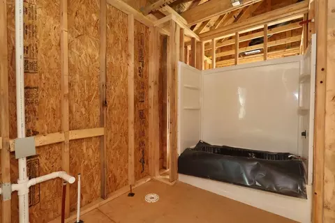 Bath - 1034 Dawsons Dr, Hebron, OH 43025 photo 1 of 3