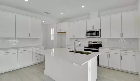 Kitchen - 1051 Cloud Ridge Ct, Mount Dora, FL 32757 photo 2 of 5