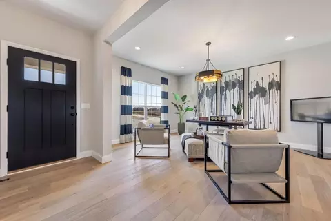 Entry Way - 236 Randlin Dr, O'fallon, MO 63367 photo 4 of 7