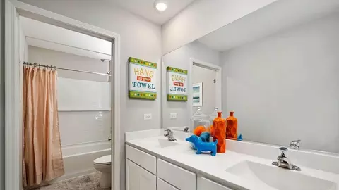 Bath - 2301 Legacy Pointe Blvd, Plainfield, IL 60586 photo 2 of 5