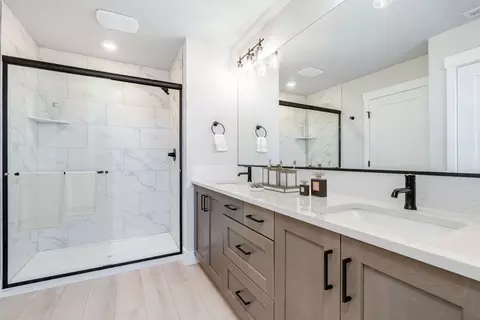 Bath - 1330 E Canto St, Newberg, OR 97132 photo 1 of 1
