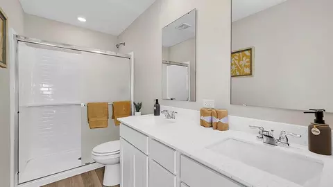 Bath - 1301 Foxglove Dr, Bartlett, IL 60103 photo 5 of 5