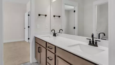Bath - 7253 Fairlawn Dr, Fairview, TN 37062 photo 9 of 10