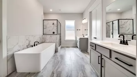 Bath - 7253 Fairlawn Dr, Fairview, TN 37062 photo 7 of 10