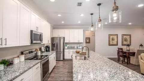 Kitchen - 14055 Spring Hill Dr, Spring Hill, FL 34609 photo 4 of 5