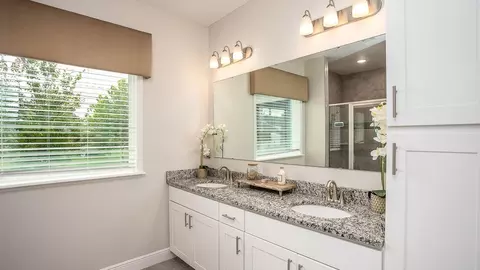 Bath - 14055 Spring Hill Dr, Spring Hill, FL 34609 photo 3 of 5