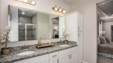 Bath - 14055 Spring Hill Dr, Spring Hill, FL 34609 photo 2 of 5